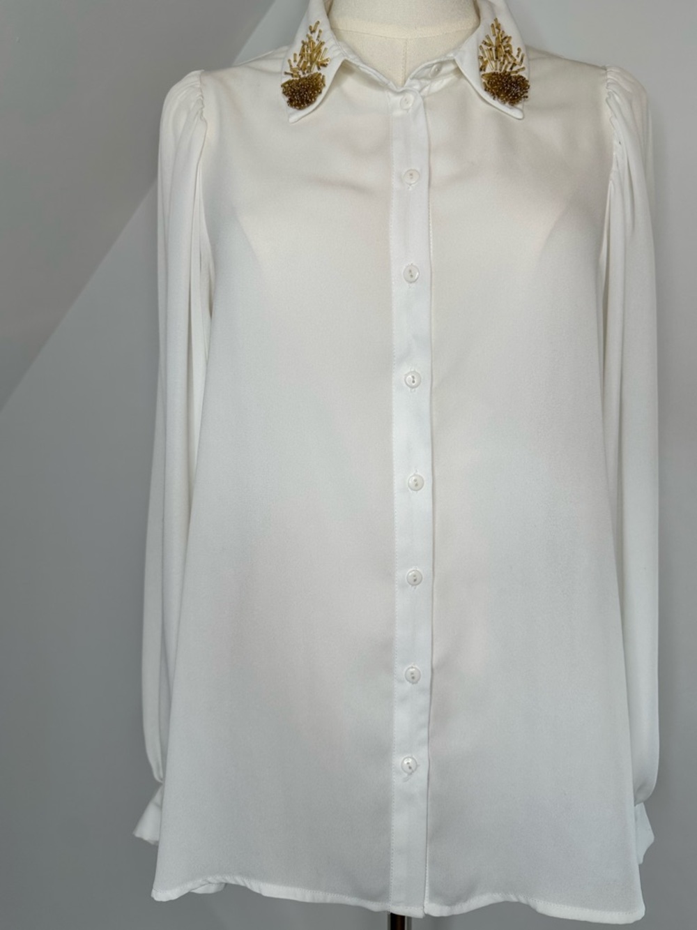 ESQUALO gold toned bead-embellished collar sheer blouse, women’s size 8 - Picture 3 of 7